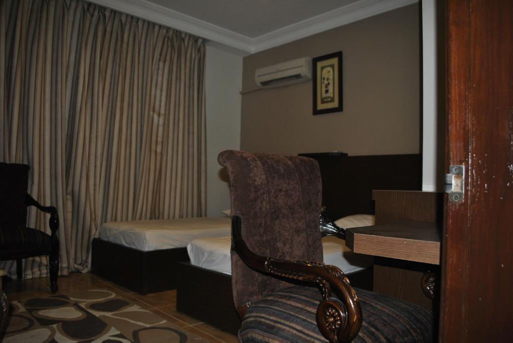 Alballouti Hotel Suites Amman Chambre photo