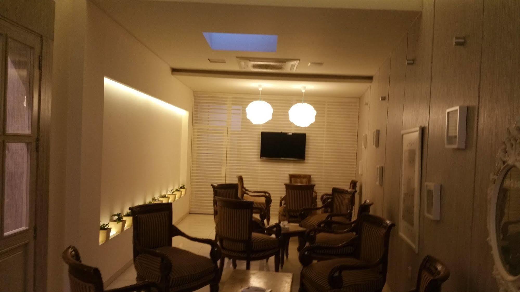 Alballouti Hotel Suites Amman Extérieur photo