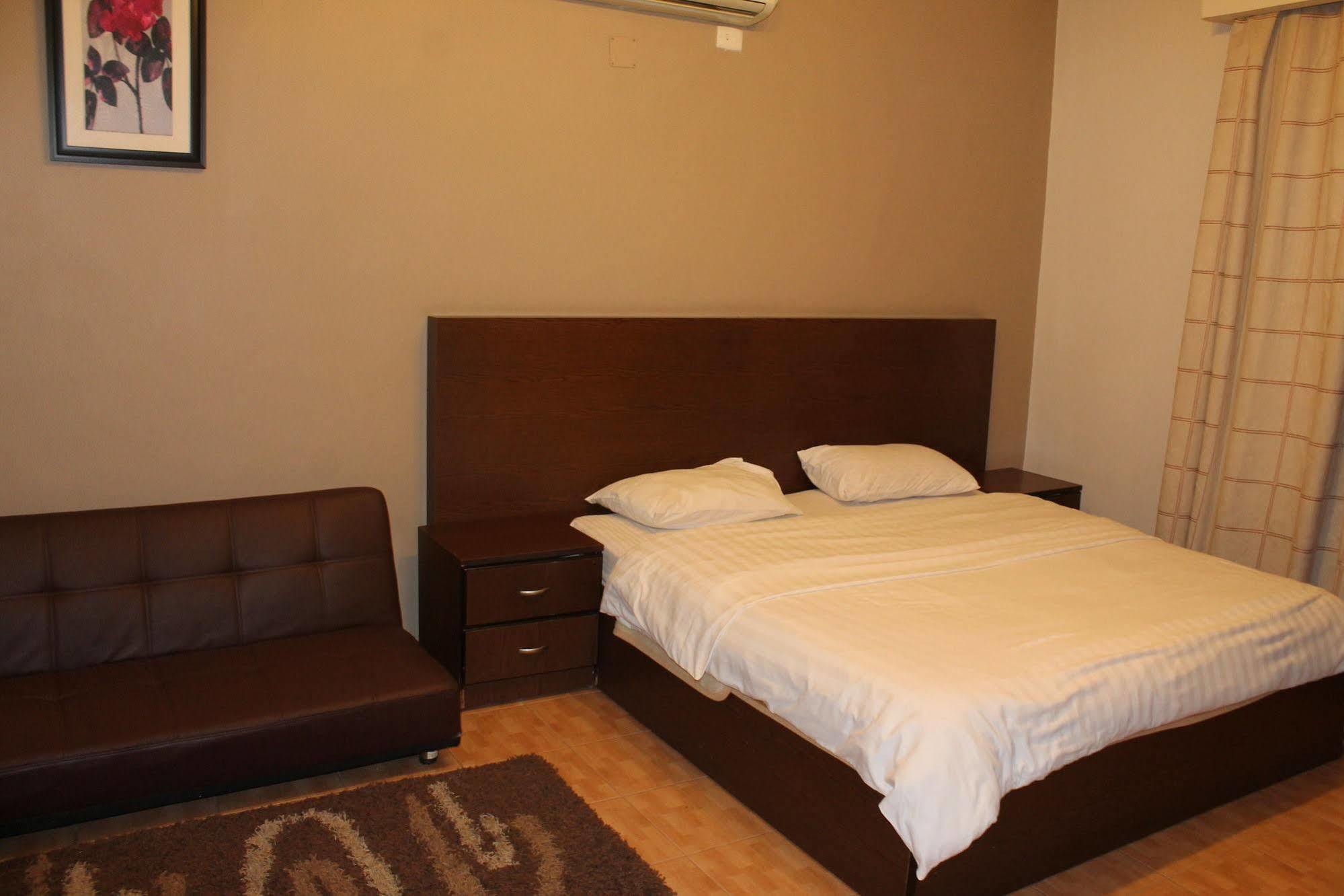 Alballouti Hotel Suites Amman Extérieur photo