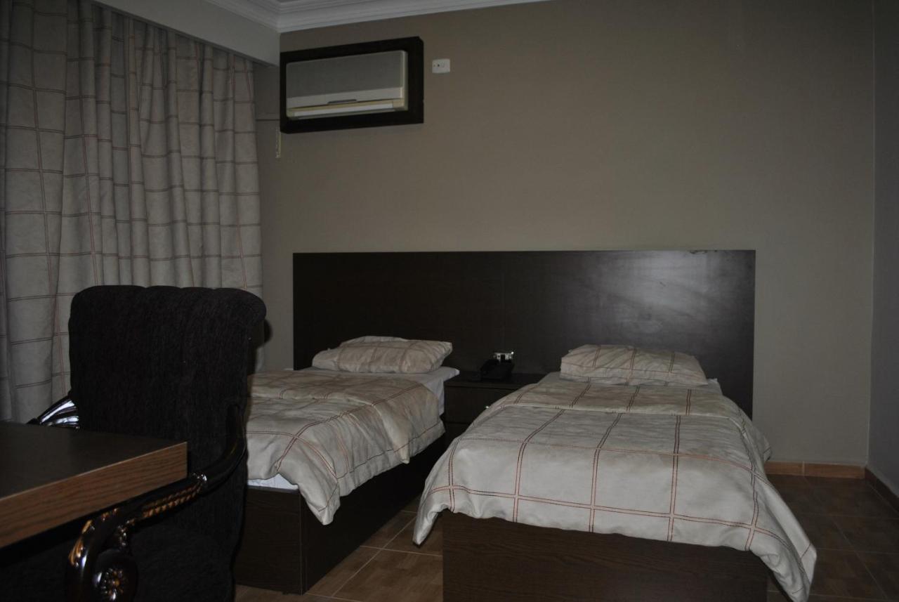 Alballouti Hotel Suites Amman Extérieur photo